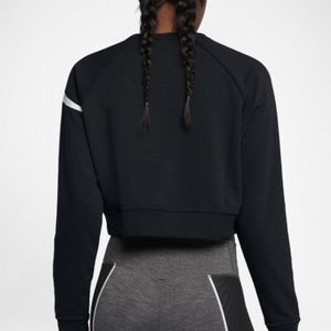 nike versa graphic crop top